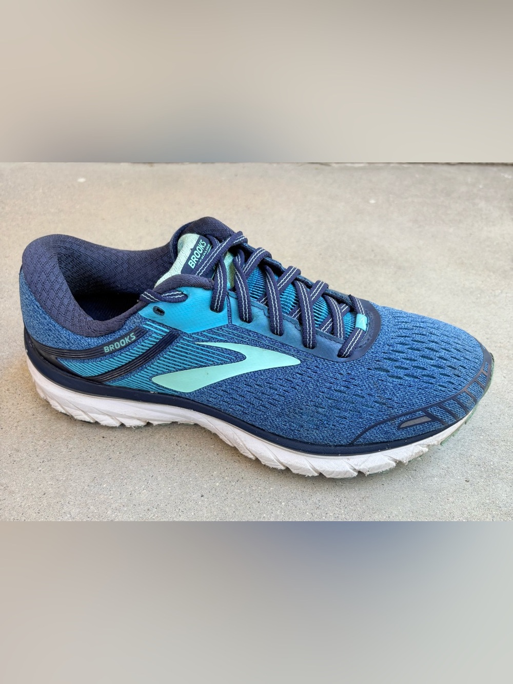 Brooks Adrenaline GTS 18 Women’s 10 WIDE Running Walking Shoes Sneakers Blue